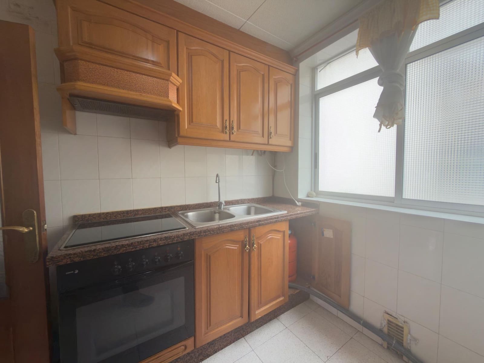 3 slaapkamer Appartement te koop in Alicante stad - € 100.000 (Ref: 9788500)