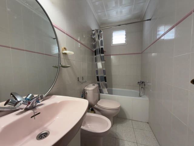 3 slaapkamer Appartement te koop in Alicante stad - € 100.000 (Ref: 9788500)