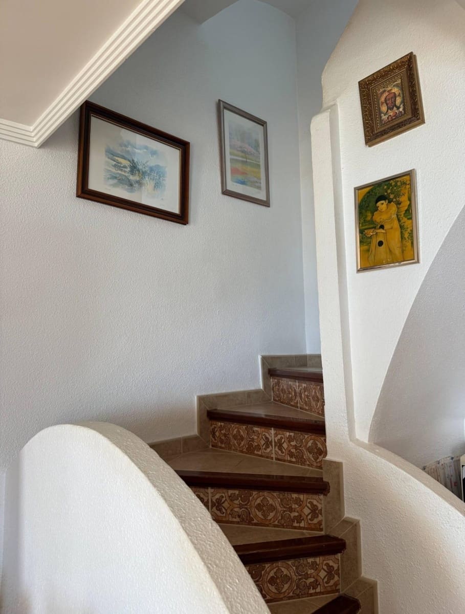 Villa/Maison Mitoyenne de 4 chambres à louer à El Campello avec piscine garage - 1 500 € (Ref: 9791154)