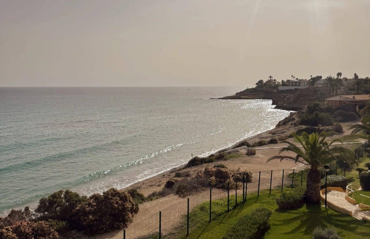 Villa/Maison Mitoyenne de 4 chambres à louer à El Campello avec piscine garage - 1 500 € (Ref: 9791154)