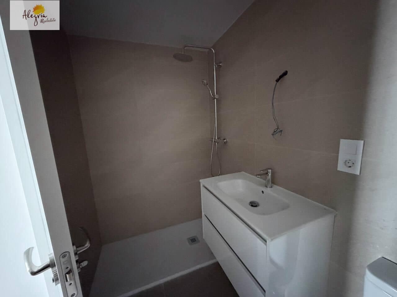 2 soverom Leilighet til leie i Valencia by - € 1 500 (Ref: 9804400)