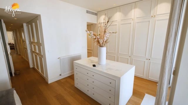 3 soveværelse Lejlighed til salg i La Gran Via, Valencia by - € 870.000 (Ref: 9806560)