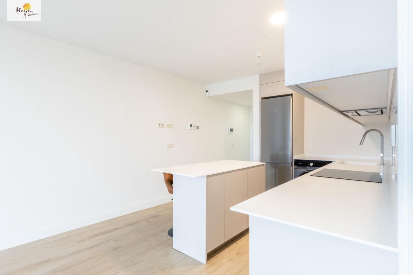 1 sypialnia Apartament do wynajęcia w Miasto Walencja z basenem garażem - 1 900 € (Ref: 9823015)