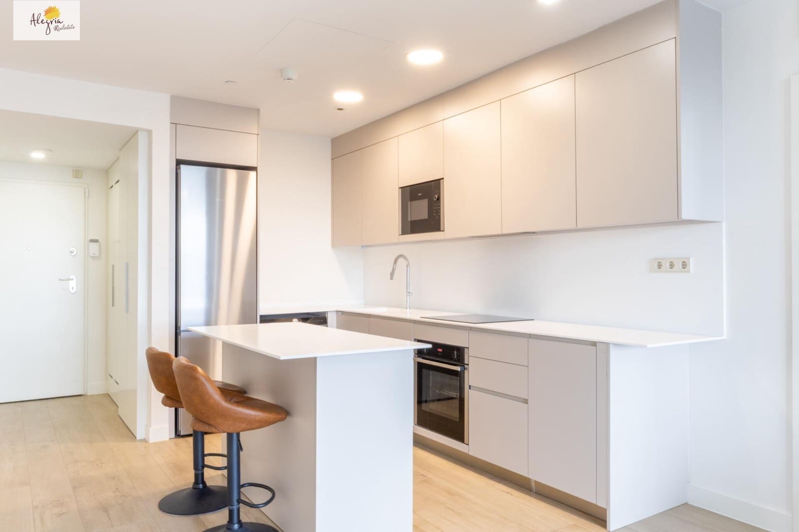 1 sypialnia Apartament do wynajęcia w Miasto Walencja z basenem garażem - 1 900 € (Ref: 9823015)