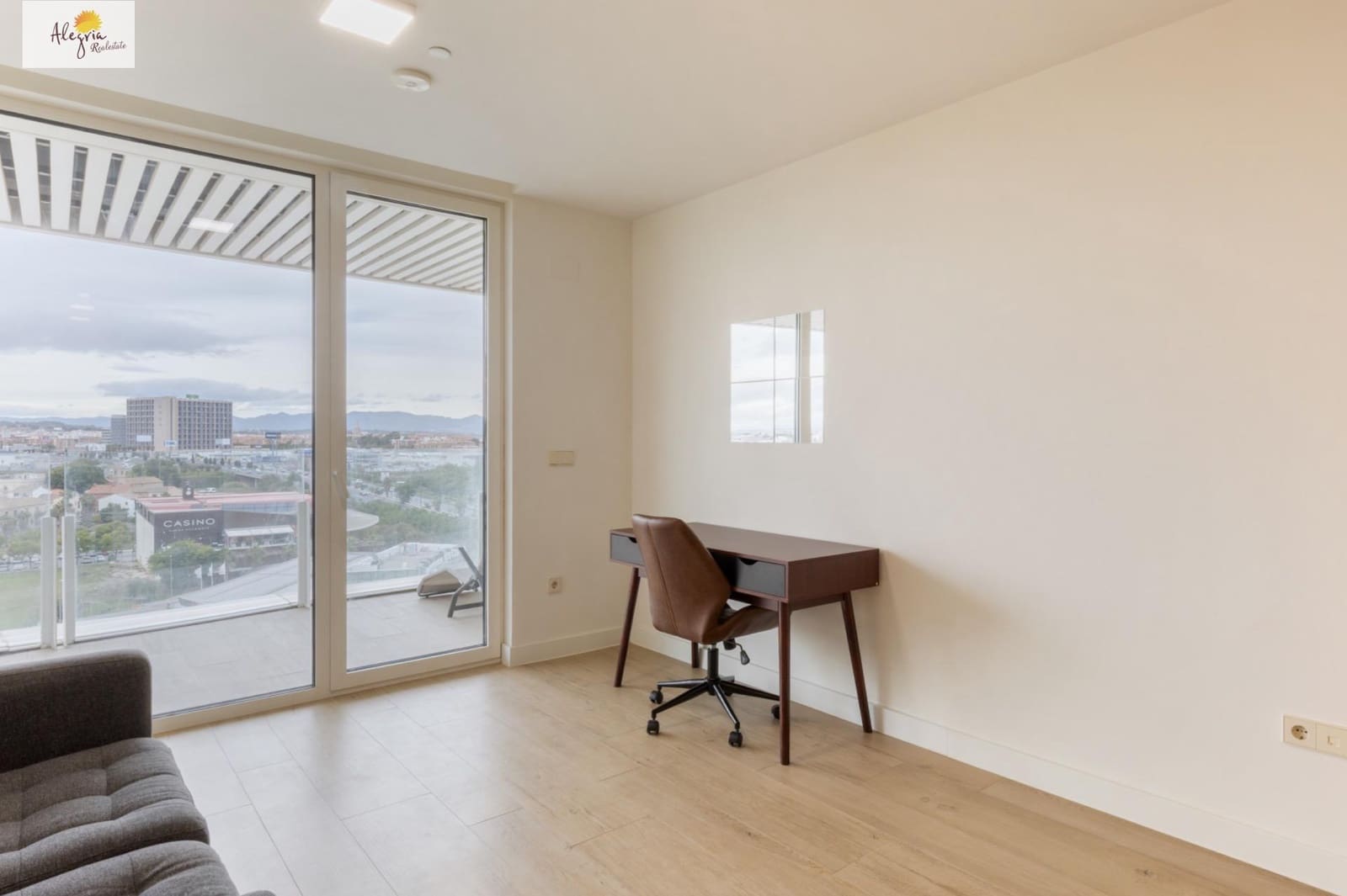 1 sypialnia Apartament do wynajęcia w Miasto Walencja z basenem garażem - 1 900 € (Ref: 9823015)