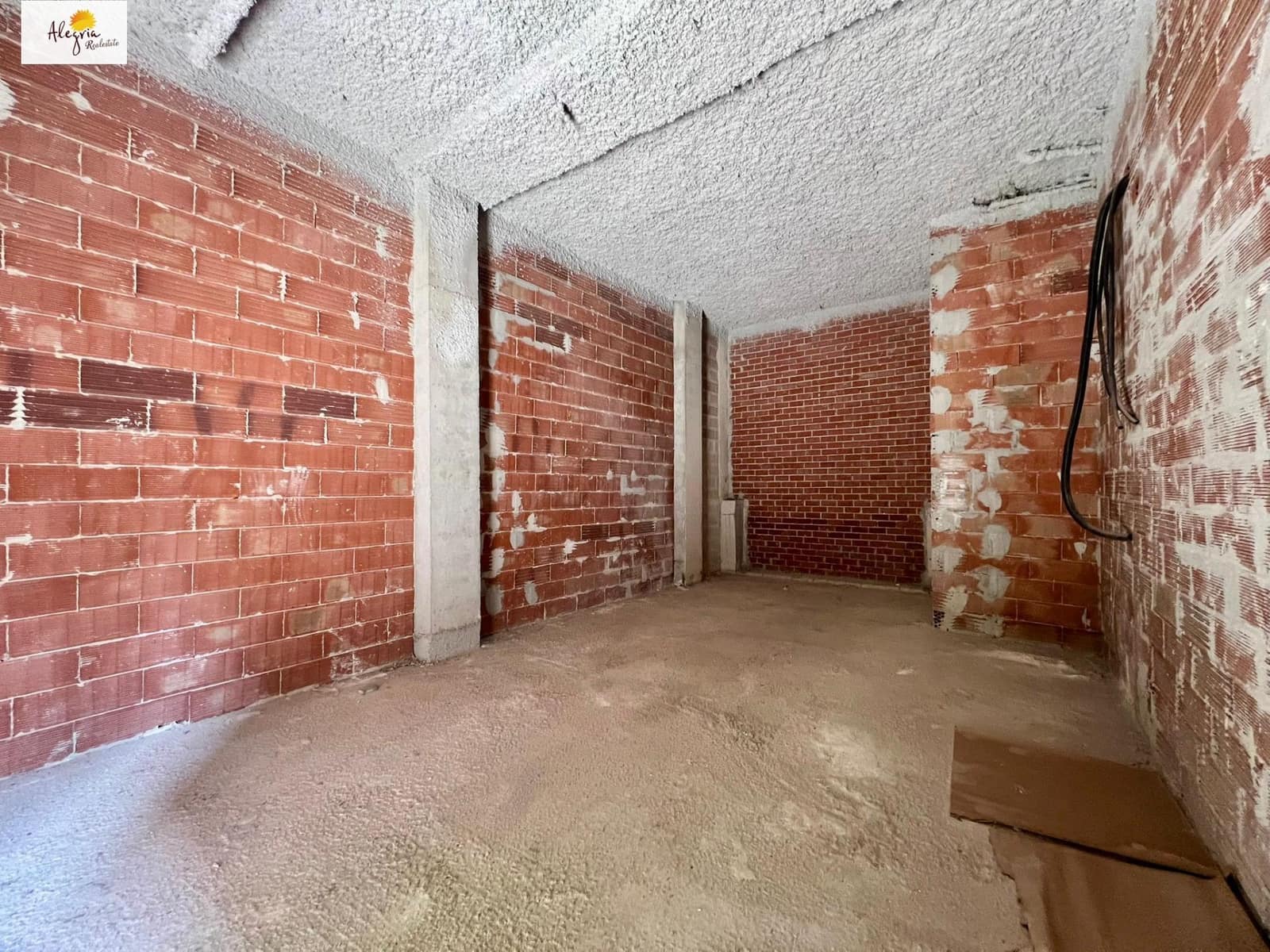 1 slaapkamer Commercieel te koop in Valencia stad - € 105.000 (Ref: 9829275)