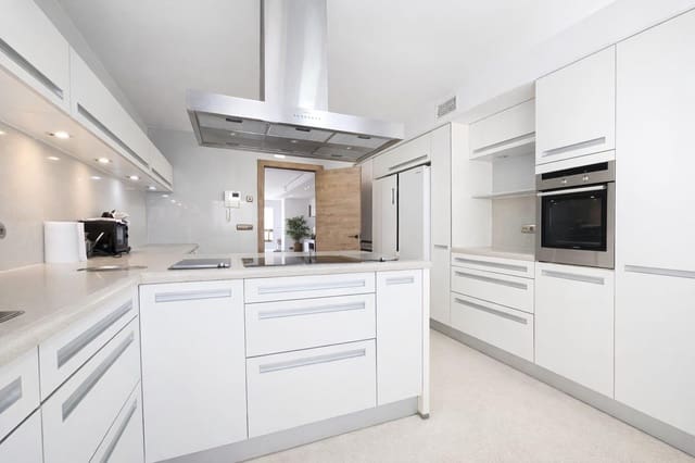 3 sovrum Lägenhet att hyra i Playa Poniente, Benidorm med pool garage - 2 500 € (Ref: 9831632)