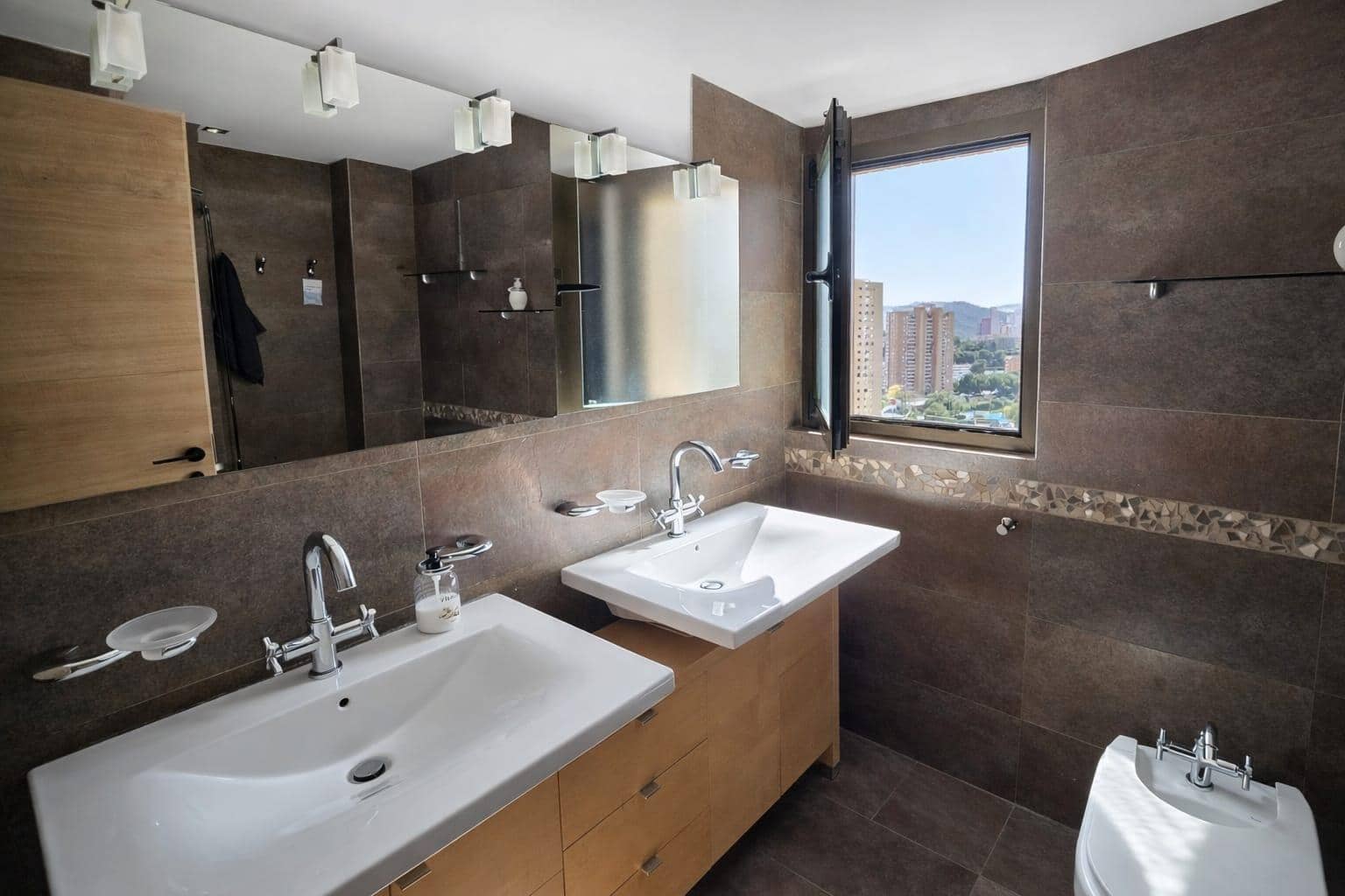 3 sovrum Lägenhet att hyra i Benidorm med pool garage - 2 500 € (Ref: 9831632)