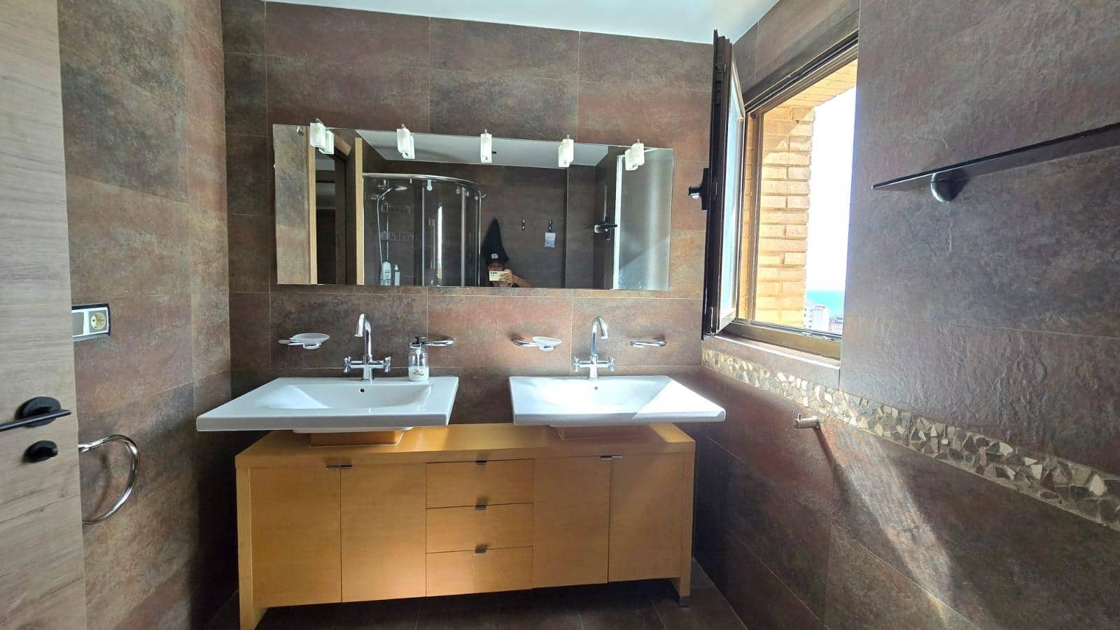 3 sovrum Lägenhet att hyra i Benidorm med pool garage - 2 500 € (Ref: 9831632)