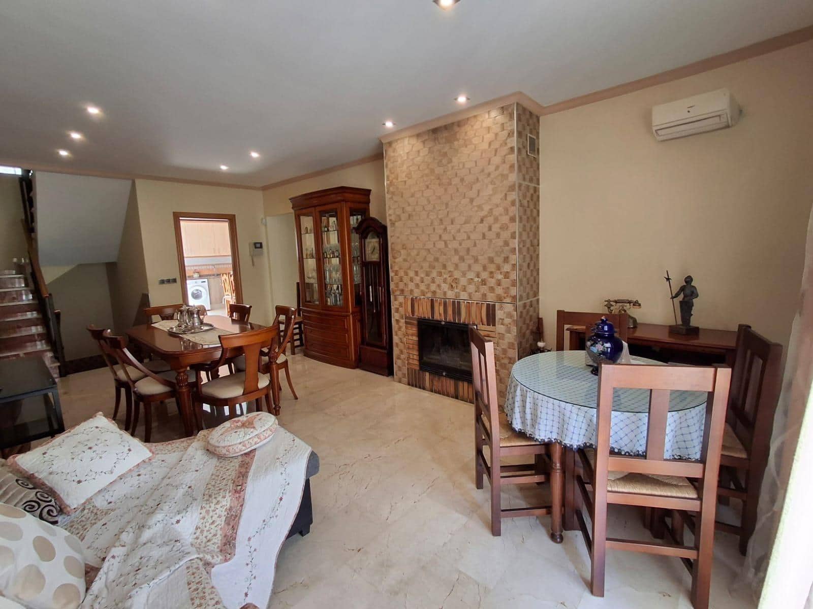 5 sypialnia Dom szeregowy na sprzedaż w La Nucia z garażem - 307 000 € (Ref: 9833762)