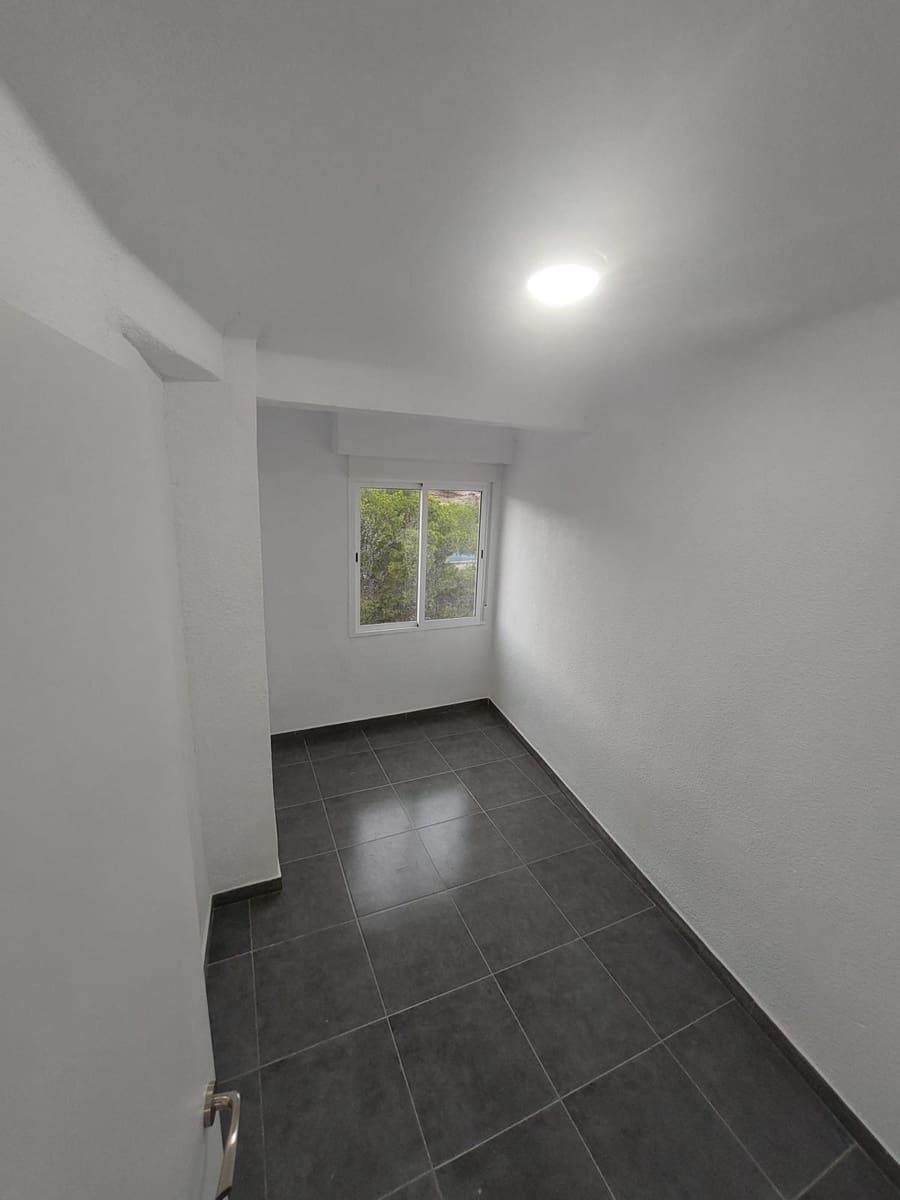 3 slaapkamer Appartement te huur in Santa Pola - € 750 (Ref: 9836426)