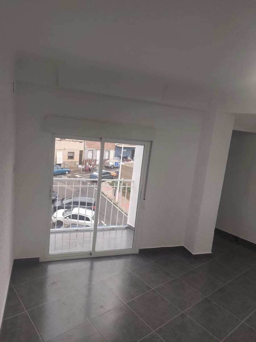 3 slaapkamer Appartement te huur in Santa Pola - € 750 (Ref: 9836426)