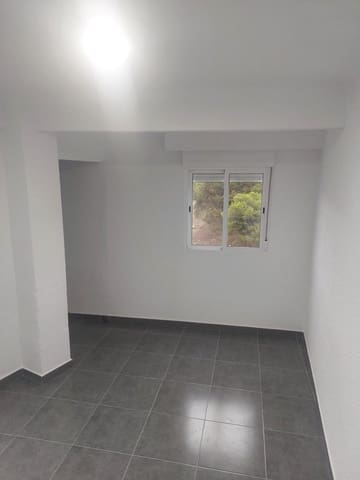 3 slaapkamer Appartement te huur in Santa Pola - € 750 (Ref: 9836426)