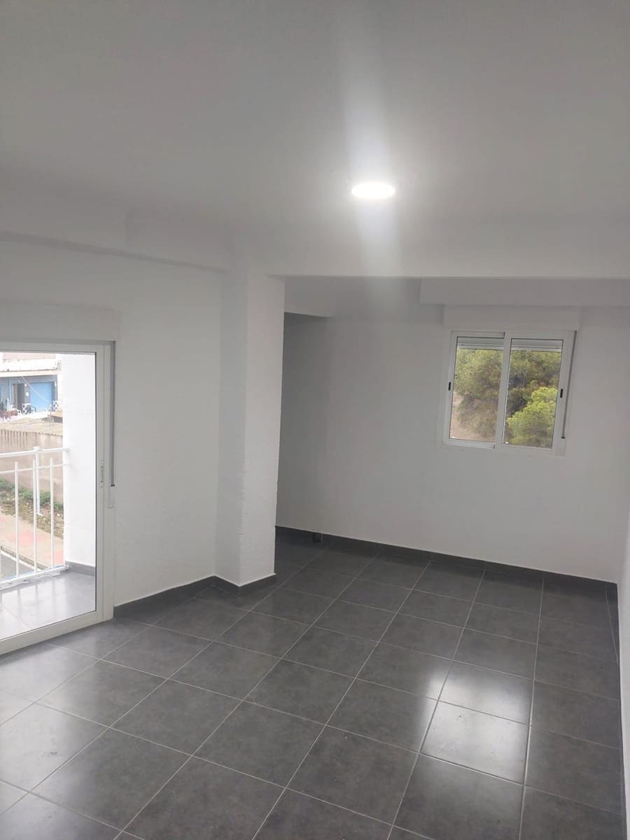 3 slaapkamer Appartement te huur in Santa Pola - € 750 (Ref: 9836426)