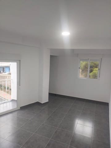 3 slaapkamer Appartement te huur in Santa Pola - € 750 (Ref: 9836426)