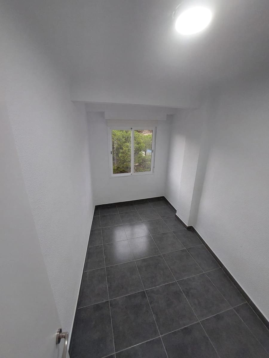 3 slaapkamer Appartement te huur in Santa Pola - € 750 (Ref: 9836426)