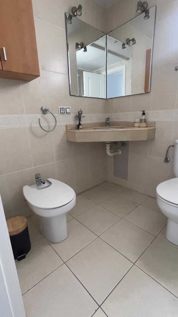 2 bedroom Apartment for rent in Benidorm with pool garage - € 1,200 (Ref: 9839364)