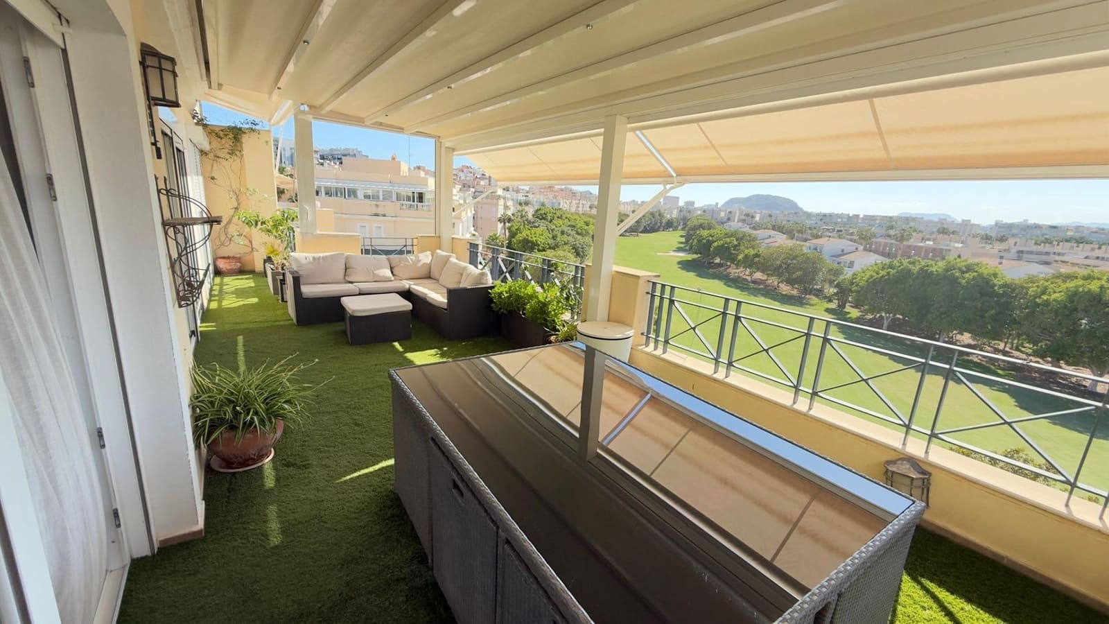 4 soveværelse Penthouse til leje i Alicante by med swimmingpool garage - € 2.000 (Ref: 9849508)