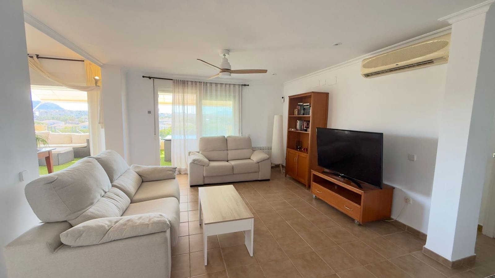 4 soveværelse Penthouse til leje i Alicante by med swimmingpool garage - € 2.000 (Ref: 9849508)