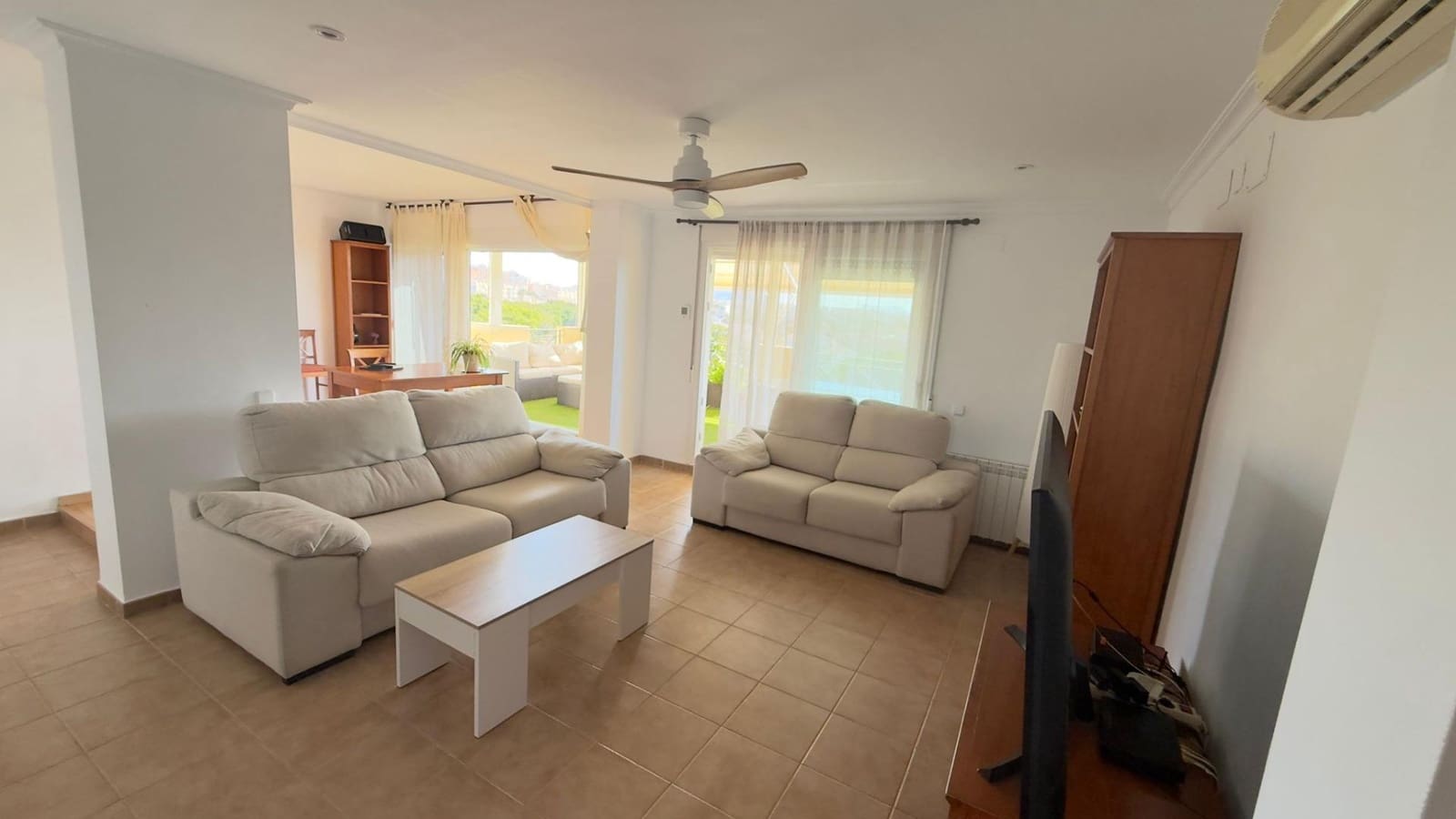 4 soveværelse Penthouse til leje i Alicante by med swimmingpool garage - € 2.000 (Ref: 9849508)