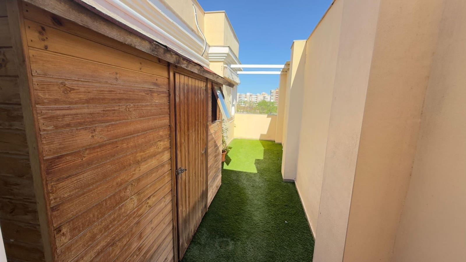 4 soveværelse Penthouse til leje i Alicante by med swimmingpool garage - € 2.000 (Ref: 9849508)