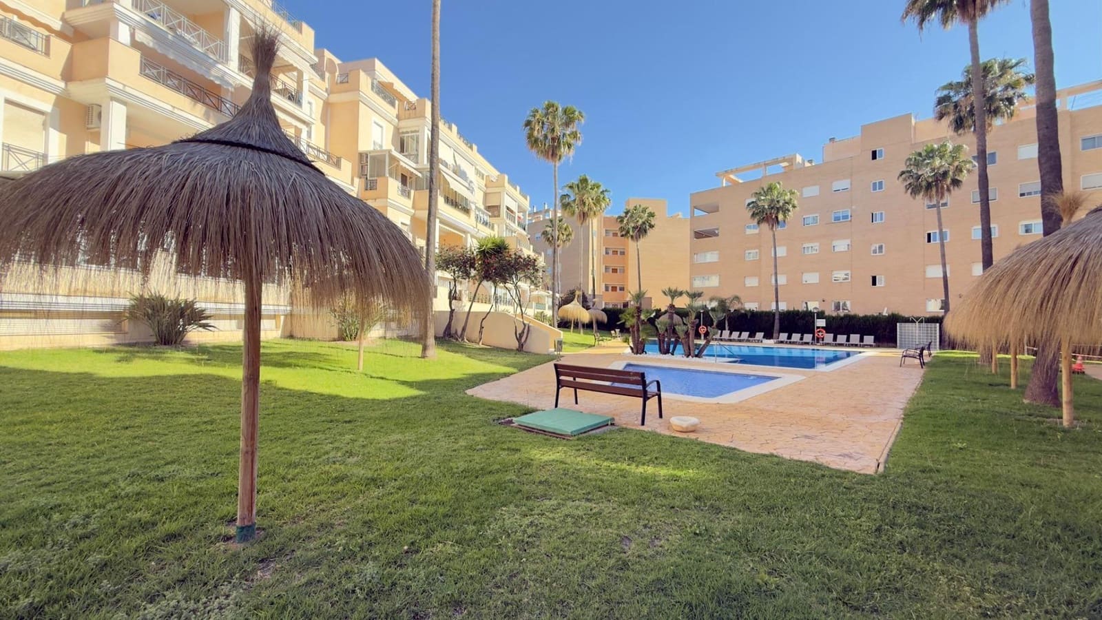 4 soveværelse Penthouse til leje i Alicante by med swimmingpool garage - € 2.000 (Ref: 9849508)