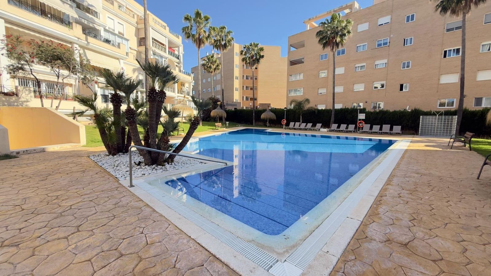 4 soveværelse Penthouse til leje i Alicante by med swimmingpool garage - € 2.000 (Ref: 9849508)