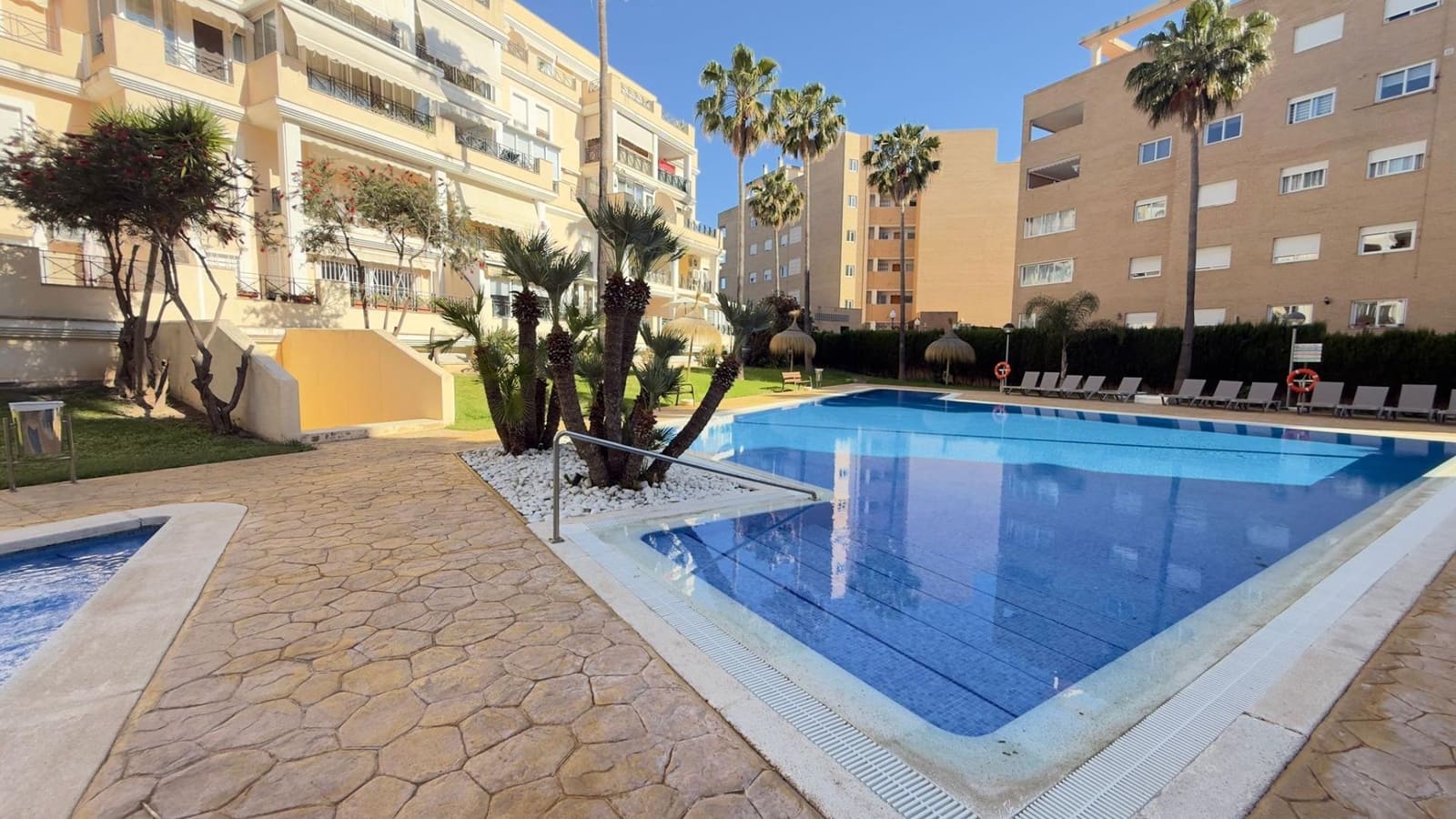 4 soveværelse Penthouse til leje i Alicante by med swimmingpool garage - € 2.000 (Ref: 9849508)