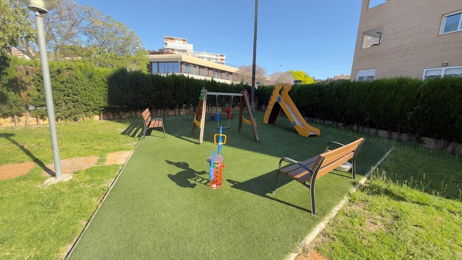 4 soveværelse Penthouse til leje i Alicante by med swimmingpool garage - € 2.000 (Ref: 9849508)