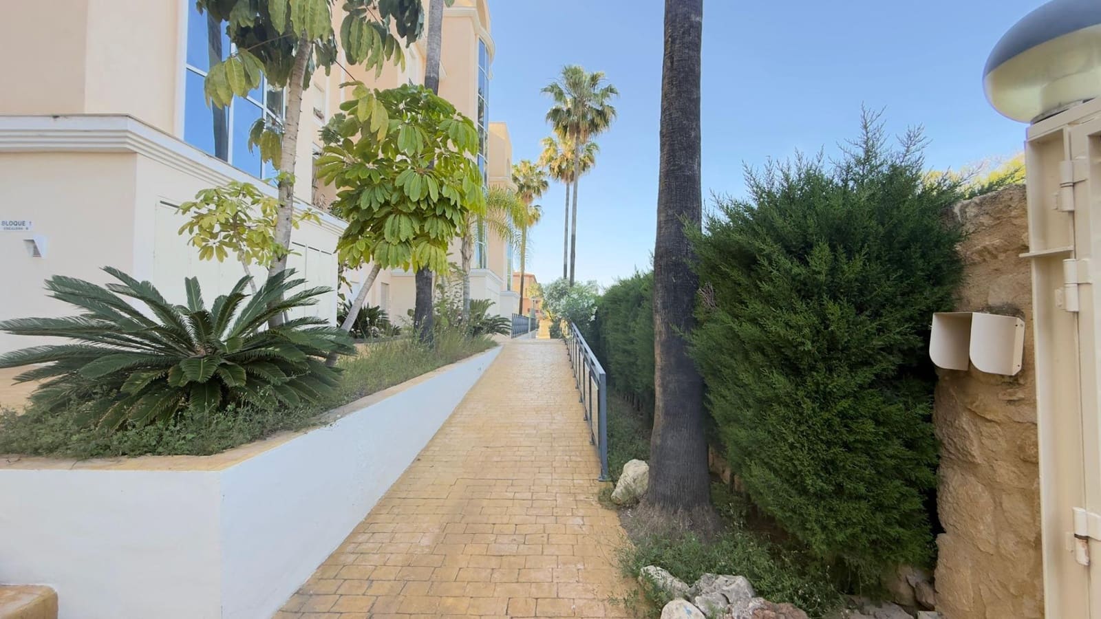 4 soveværelse Penthouse til leje i Alicante by med swimmingpool garage - € 2.000 (Ref: 9849508)