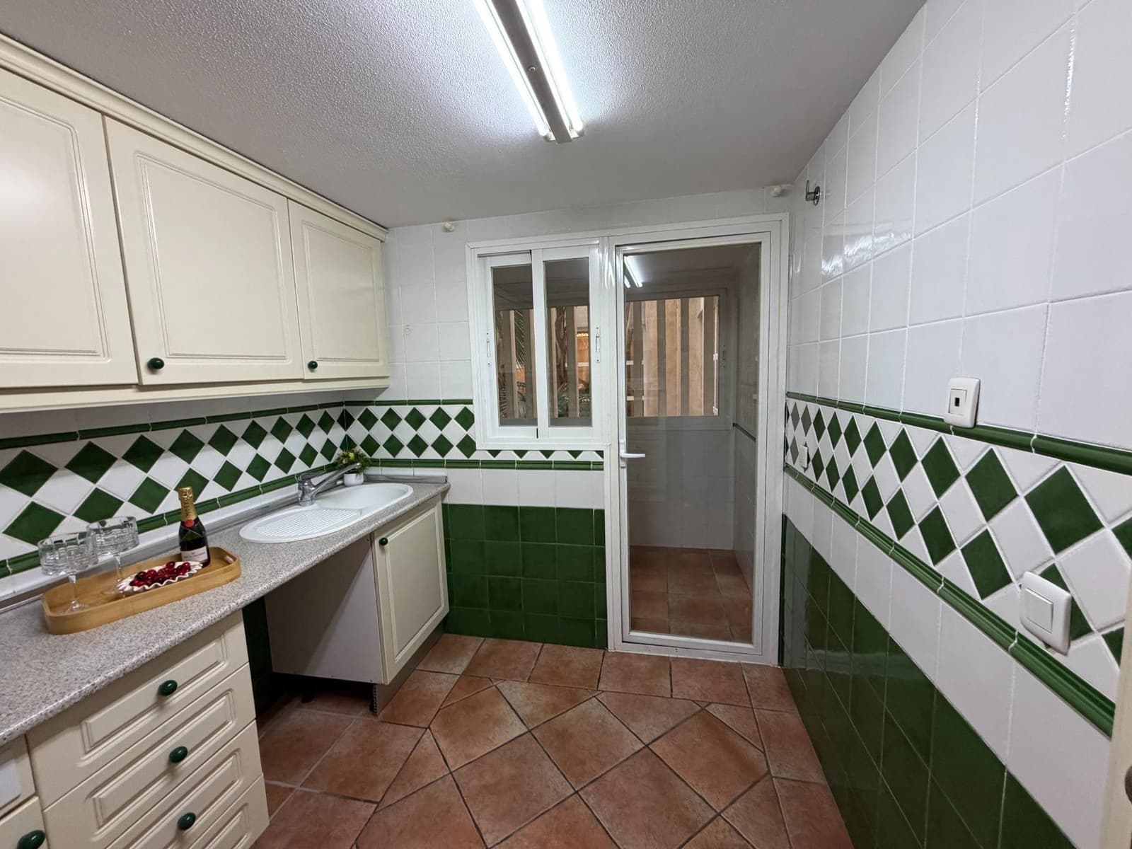2 soveværelse Lejlighed til salg i Playa de San Juan med swimmingpool garage - € 430.000 (Ref: 9855566)