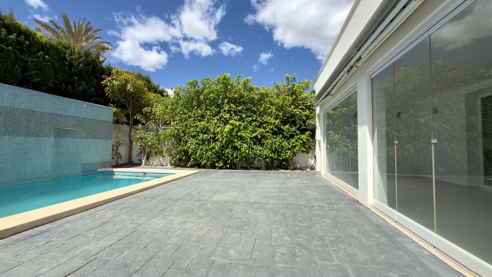 4 slaapkamer Rijtjeshuis te koop in Albir met zwembad - € 900.000 (Ref: 9855570)