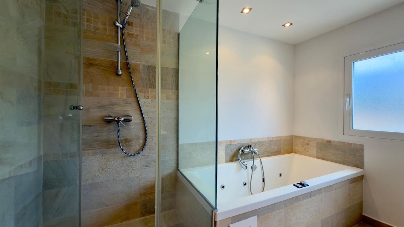 4 slaapkamer Rijtjeshuis te koop in Albir met zwembad - € 900.000 (Ref: 9855570)