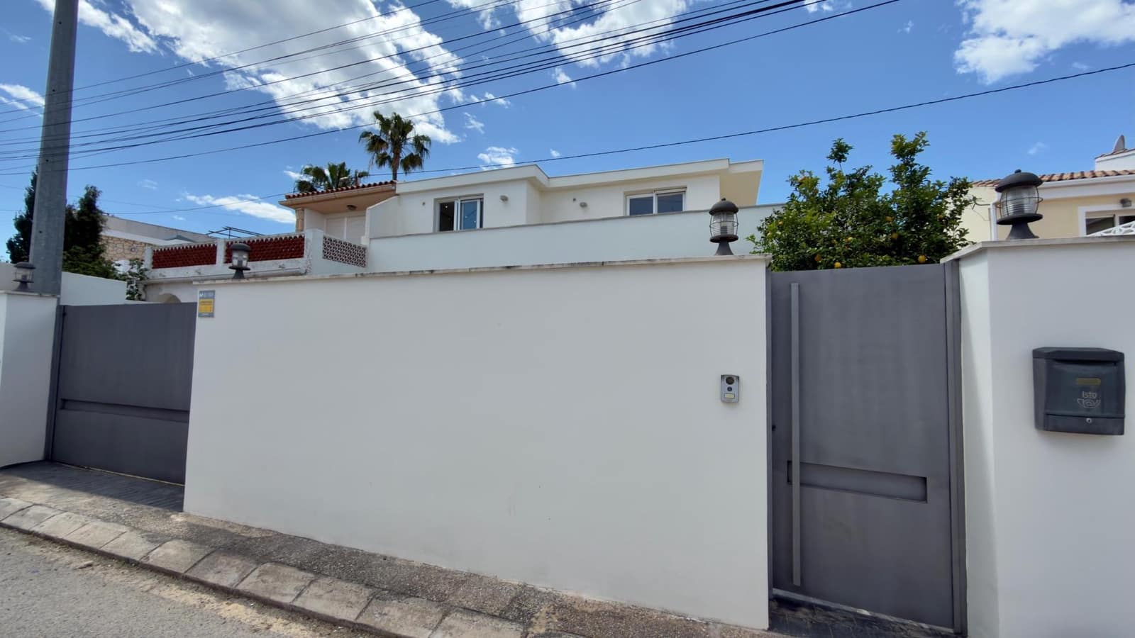 4 slaapkamer Rijtjeshuis te koop in Albir met zwembad - € 900.000 (Ref: 9855570)