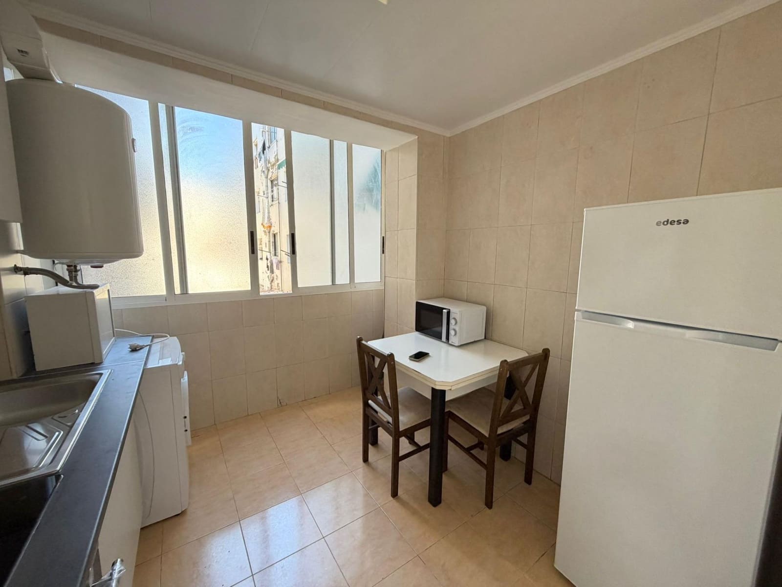 2 soveværelse Lejlighed til leje i Alicante by - € 900 (Ref: 9865306)