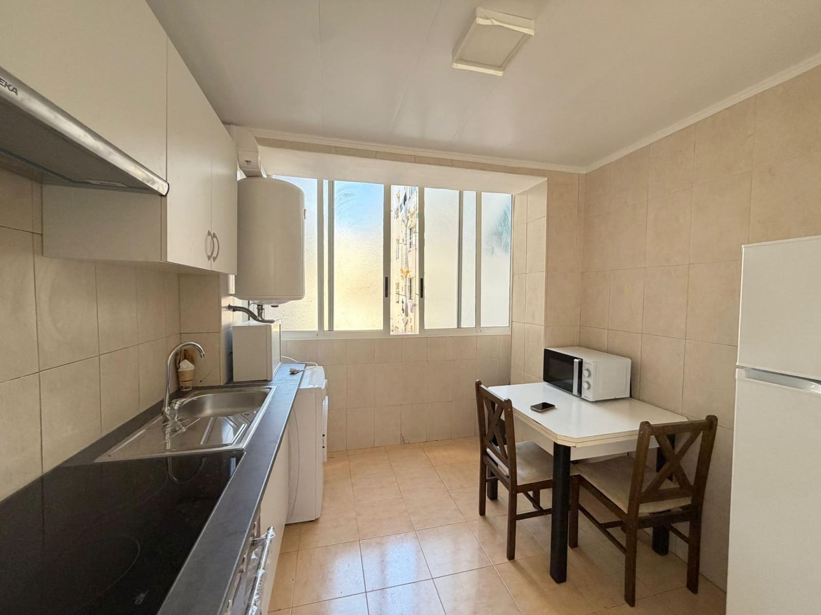2 soveværelse Lejlighed til leje i Alicante by - € 900 (Ref: 9865306)