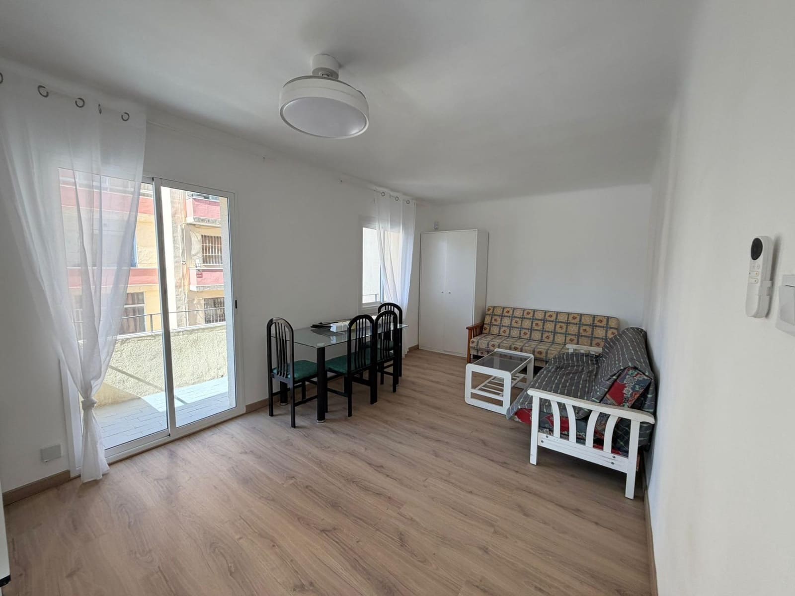 2 soveværelse Lejlighed til leje i Alicante by - € 900 (Ref: 9865306)