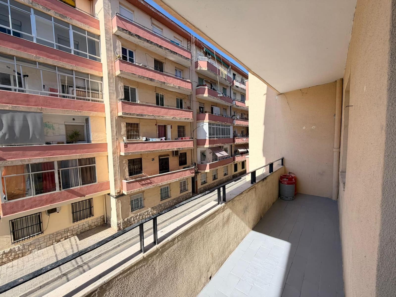 2 soveværelse Lejlighed til leje i Alicante by - € 900 (Ref: 9865306)