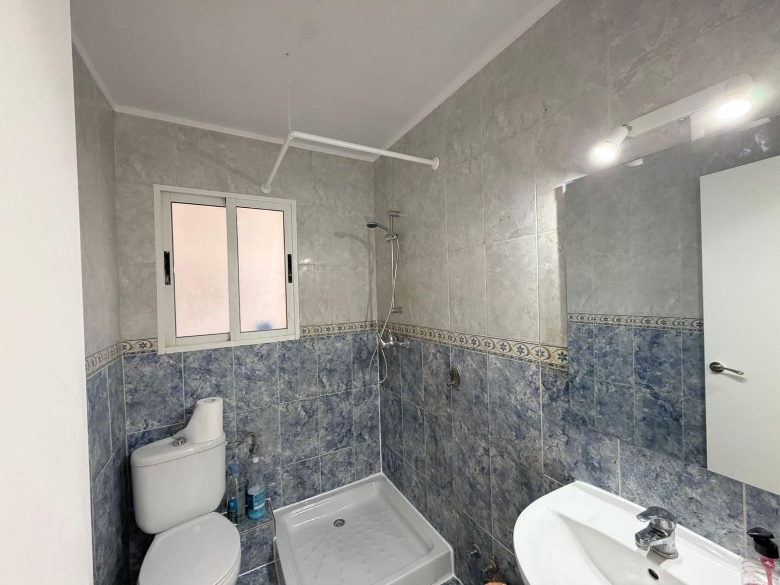 2 soveværelse Lejlighed til leje i Alicante by - € 900 (Ref: 9865306)
