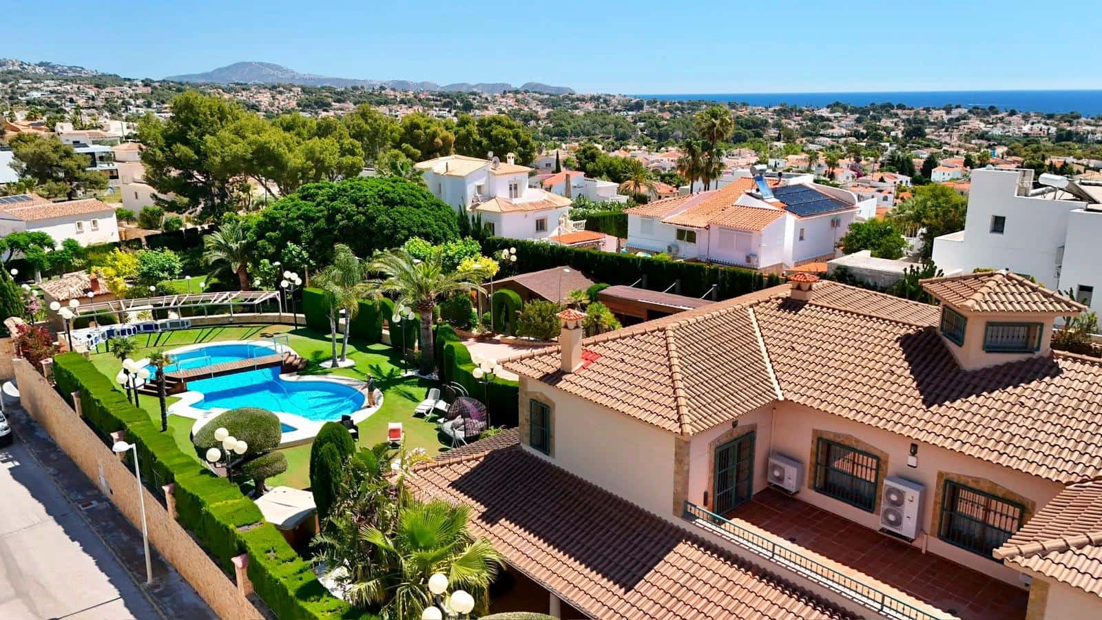 8 bedroom Villa for sale in Calpe / Calp with garage - € 2,500,000 (Ref: 9865308)