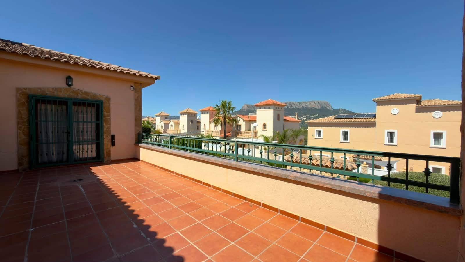 8 bedroom Villa for sale in Calpe / Calp with garage - € 2,500,000 (Ref: 9865308)