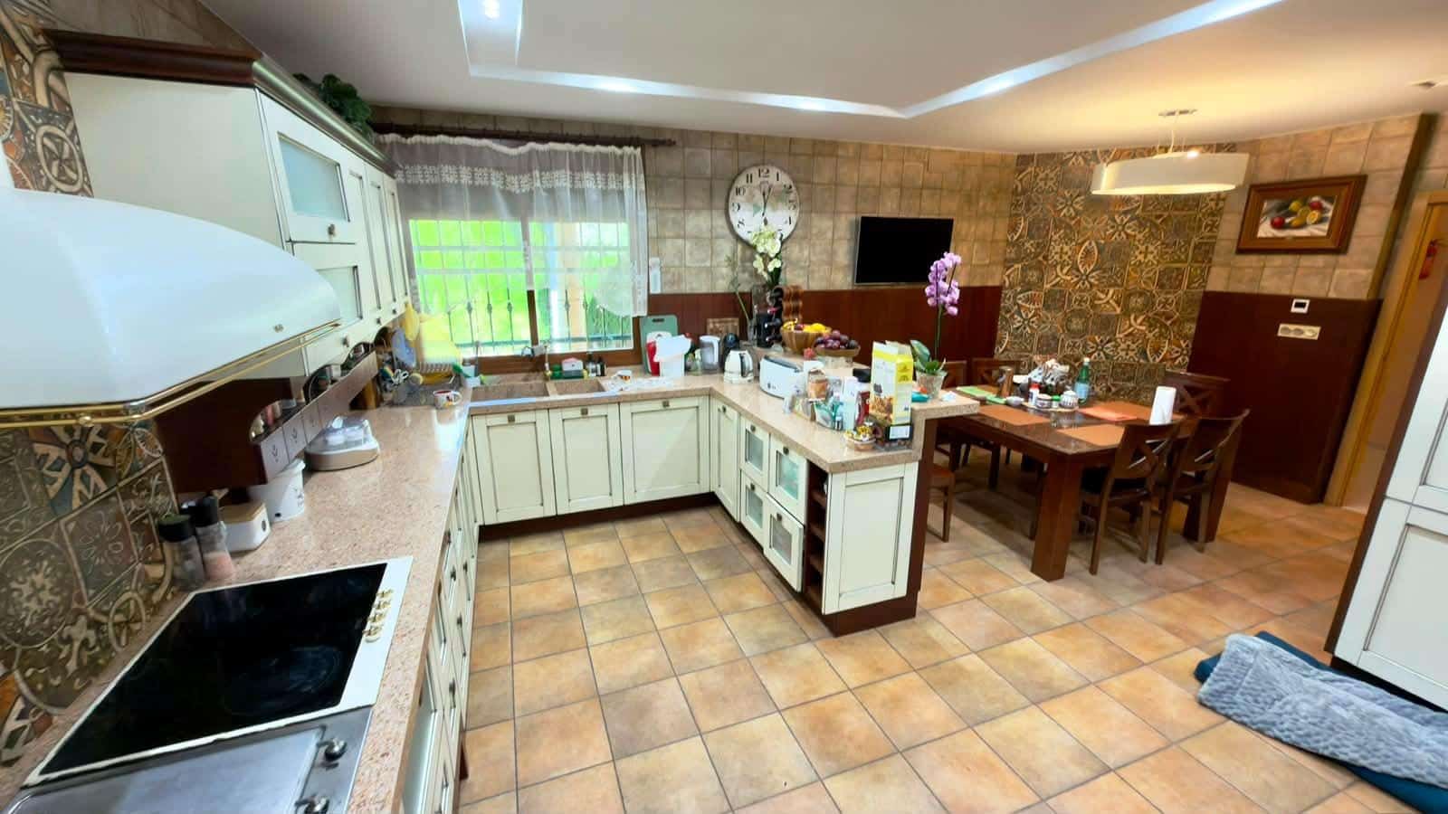 8 bedroom Villa for sale in Calpe / Calp with garage - € 2,500,000 (Ref: 9865308)