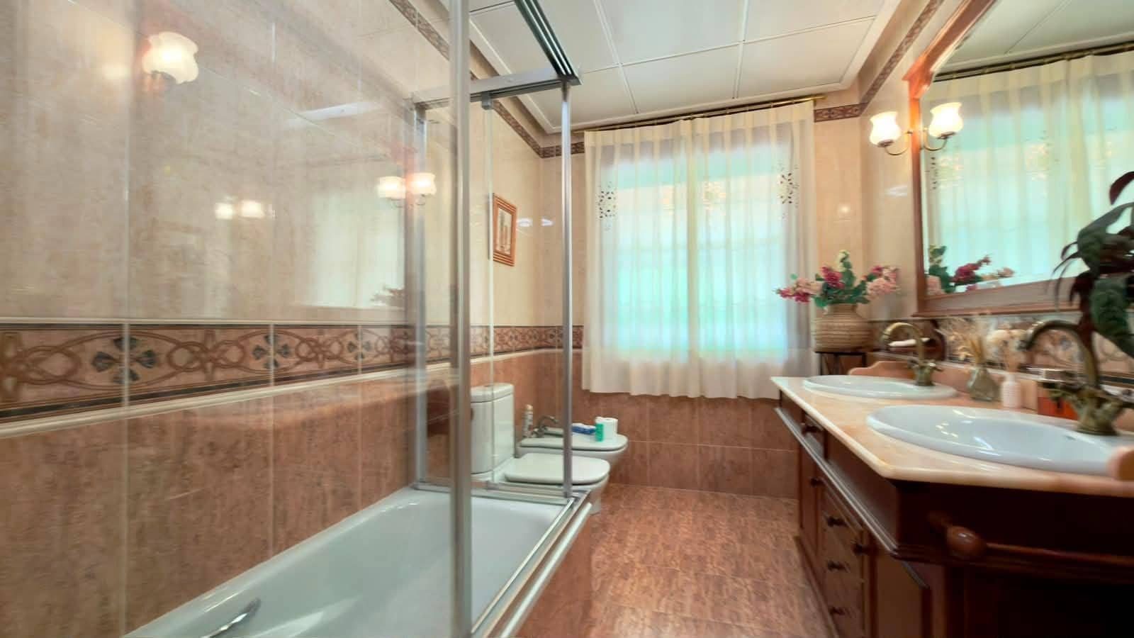 8 bedroom Villa for sale in Calpe / Calp with garage - € 2,500,000 (Ref: 9865308)
