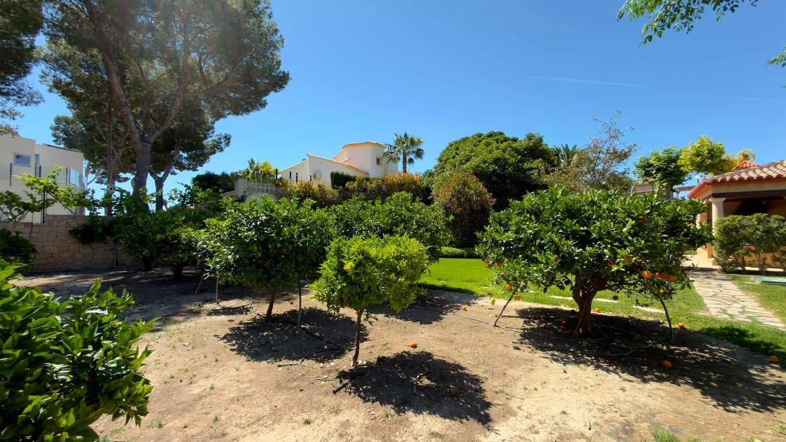 8 bedroom Villa for sale in Calpe / Calp with garage - € 2,500,000 (Ref: 9865308)
