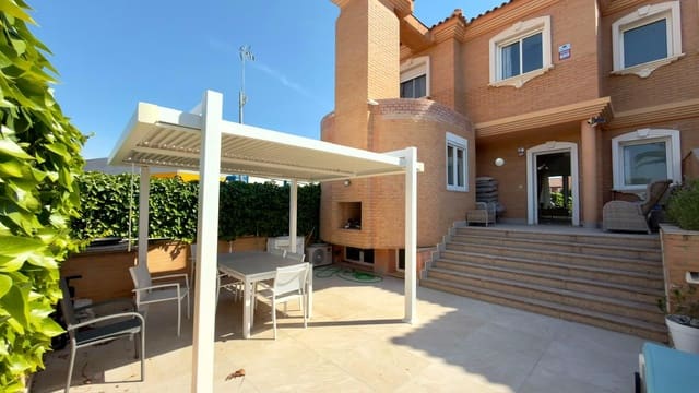 3 makuuhuone Rivitalo myytävänä paikassa San Juan de Alicante / Sant Joan d'Alacant mukana uima-altaan 
autotalli - 620 000 € (Ref: 9882009)