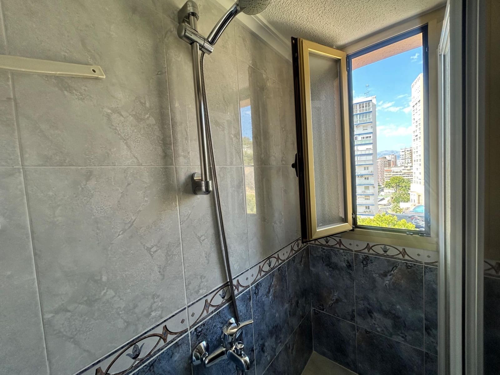 3 sypialnia Mieszkanie na sprzedaż w Benidorm z basenem - 375 000 € (Ref: 9882010)