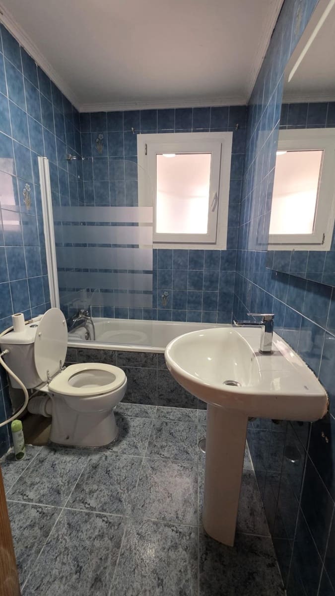 3 soveværelse Lejlighed til leje i Alicante by - € 850 (Ref: 9884931)