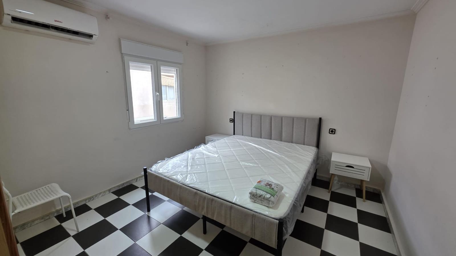 3 soveværelse Lejlighed til leje i Alicante by - € 850 (Ref: 9884931)