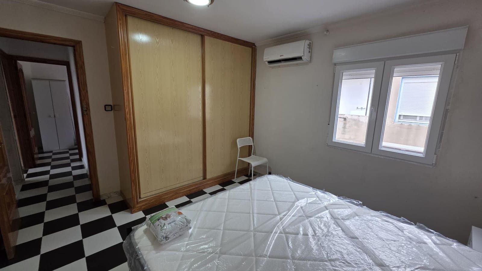 3 soveværelse Lejlighed til leje i Alicante by - € 850 (Ref: 9884931)