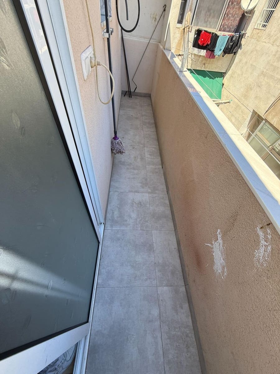 3 bedroom Flat for rent in Alicante / Alacant city - € 900 (Ref: 9884932)